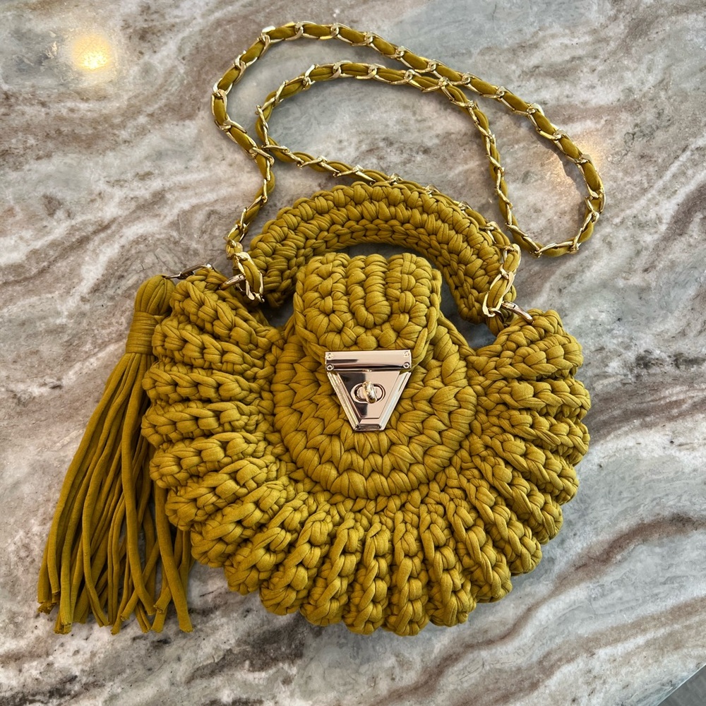 Chic Mustard Woven Handbag 💛